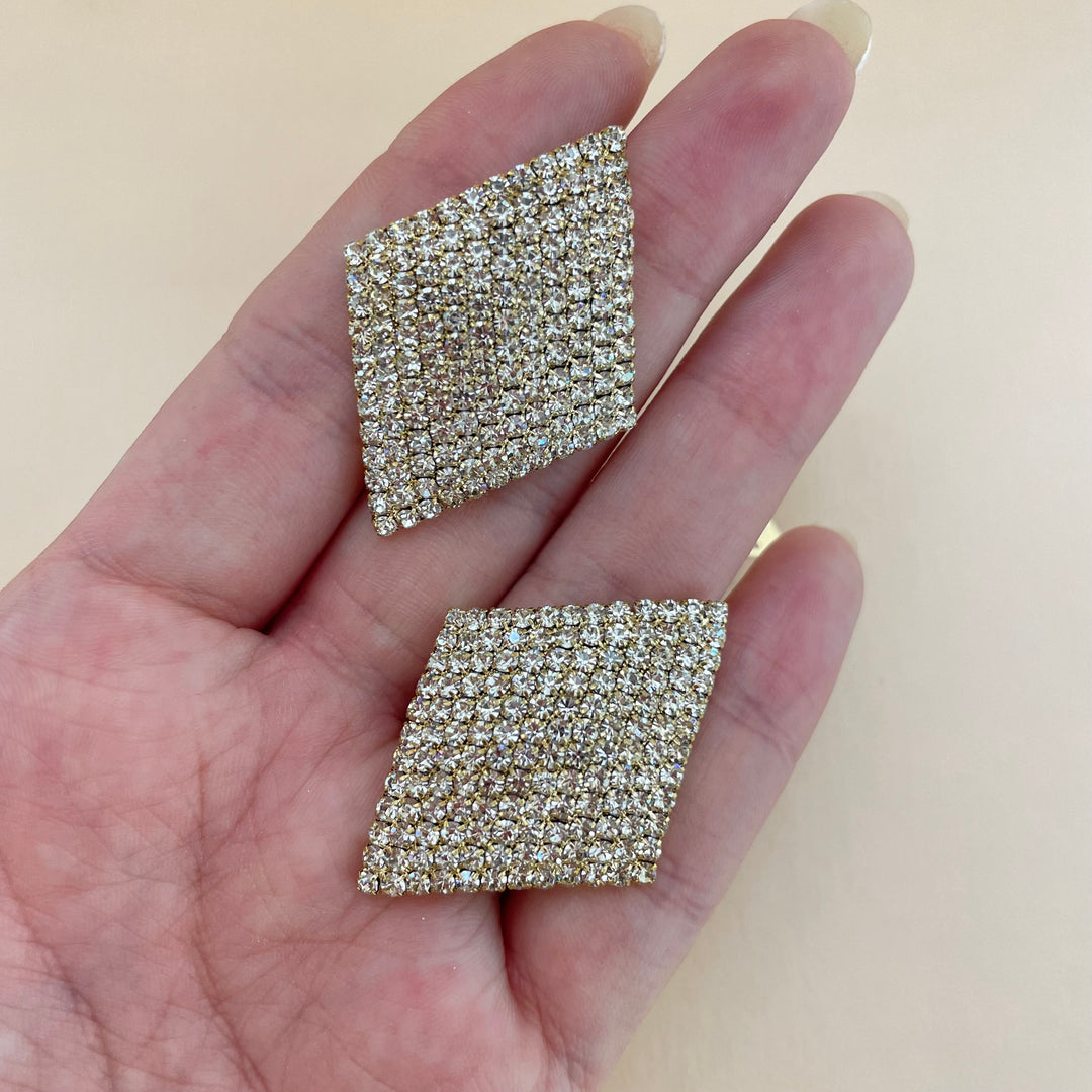 Studs earrings