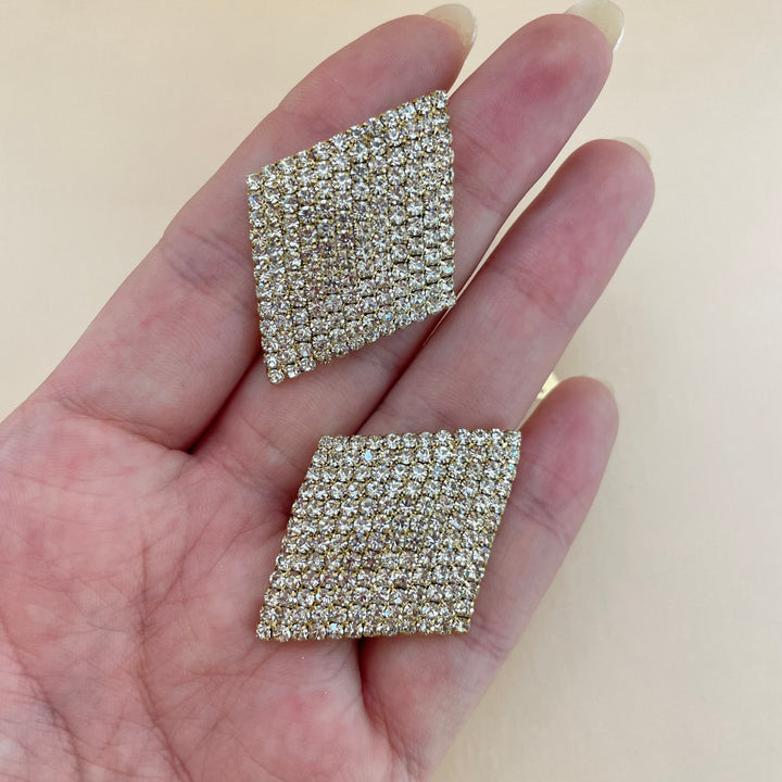 Studs earrings