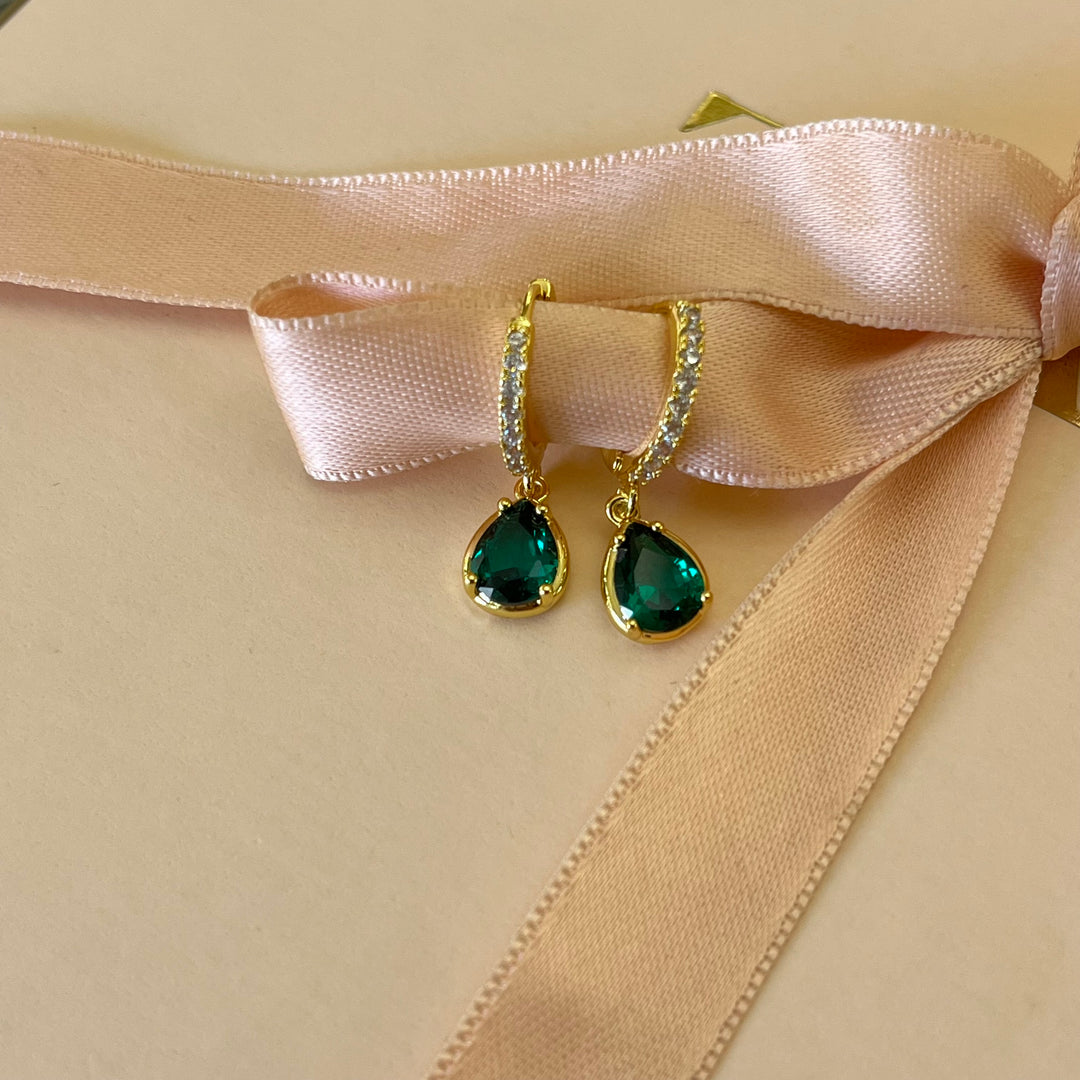 Teardrop zircone hoops