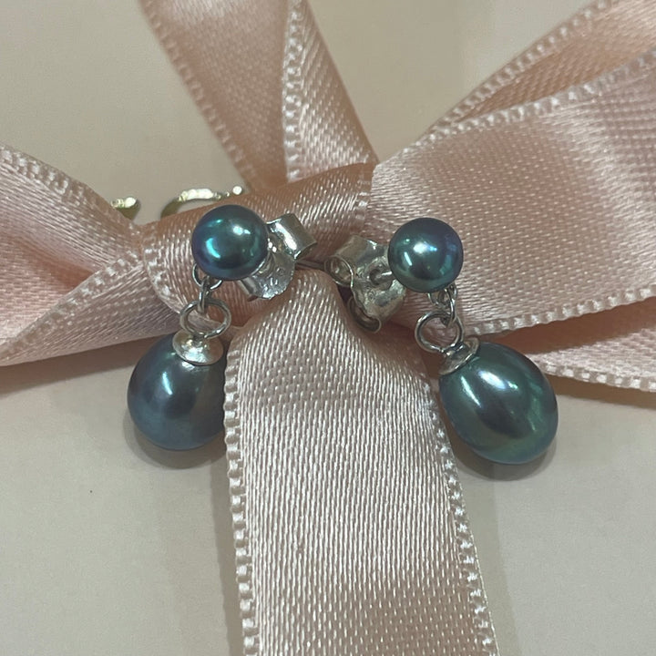 Grey pearls earrings