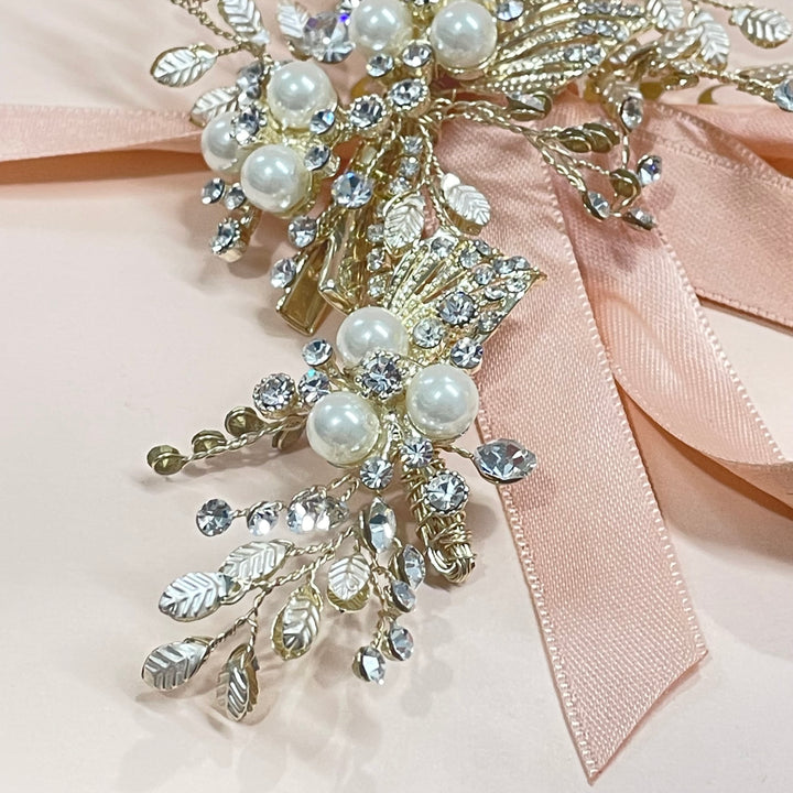 Delicate leaf and pearl hair clip