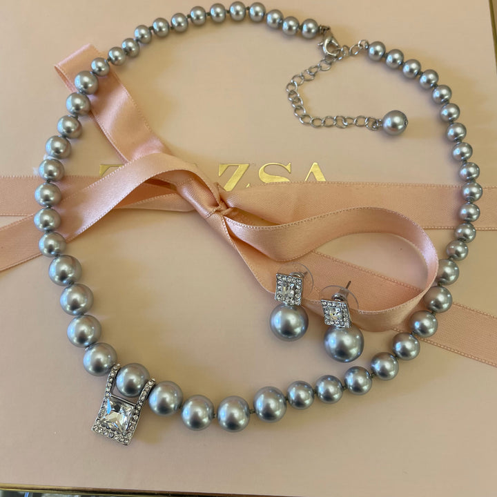 Grey pearls set