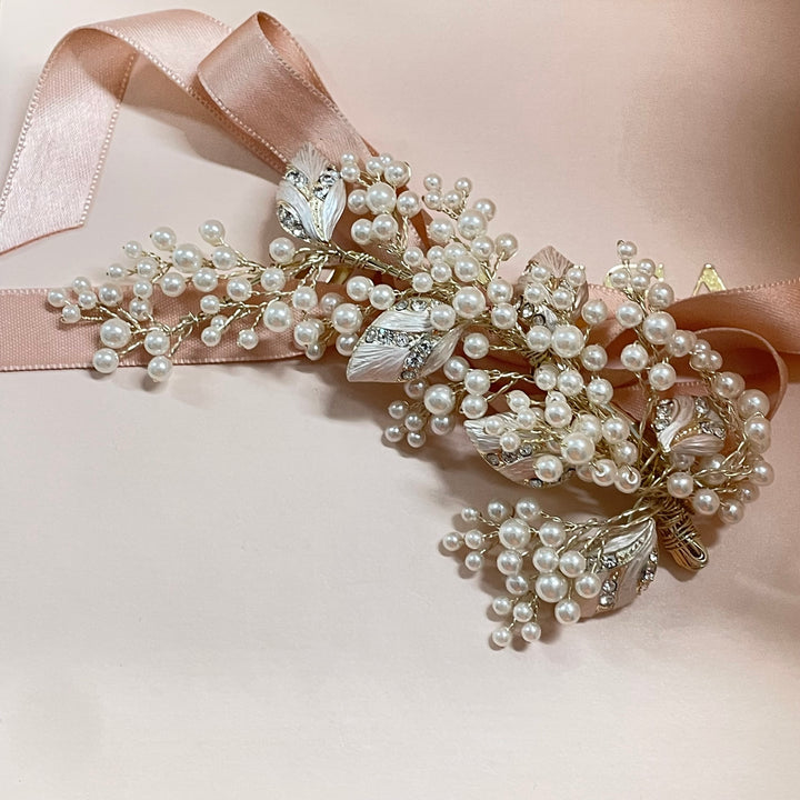Exquisite pearl and leaf hair clip