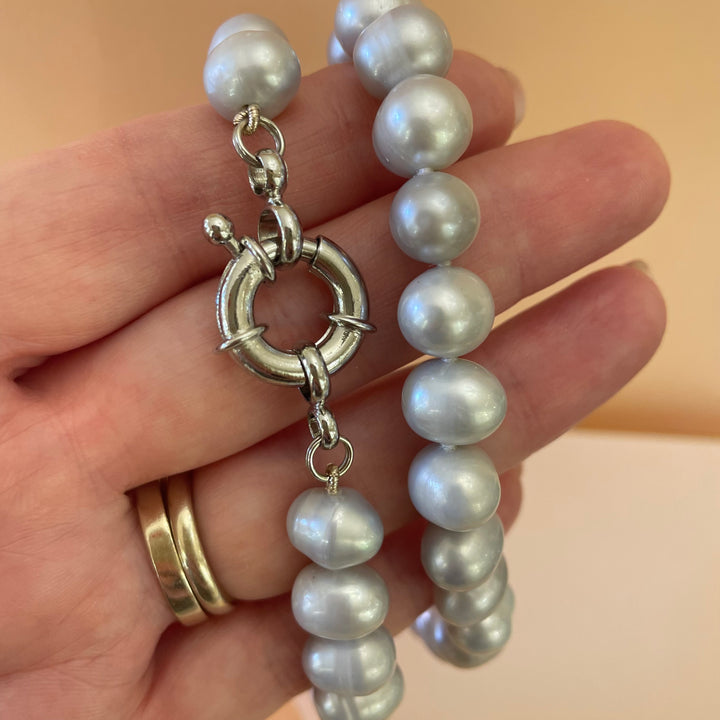 Light grey fresh water pearls set