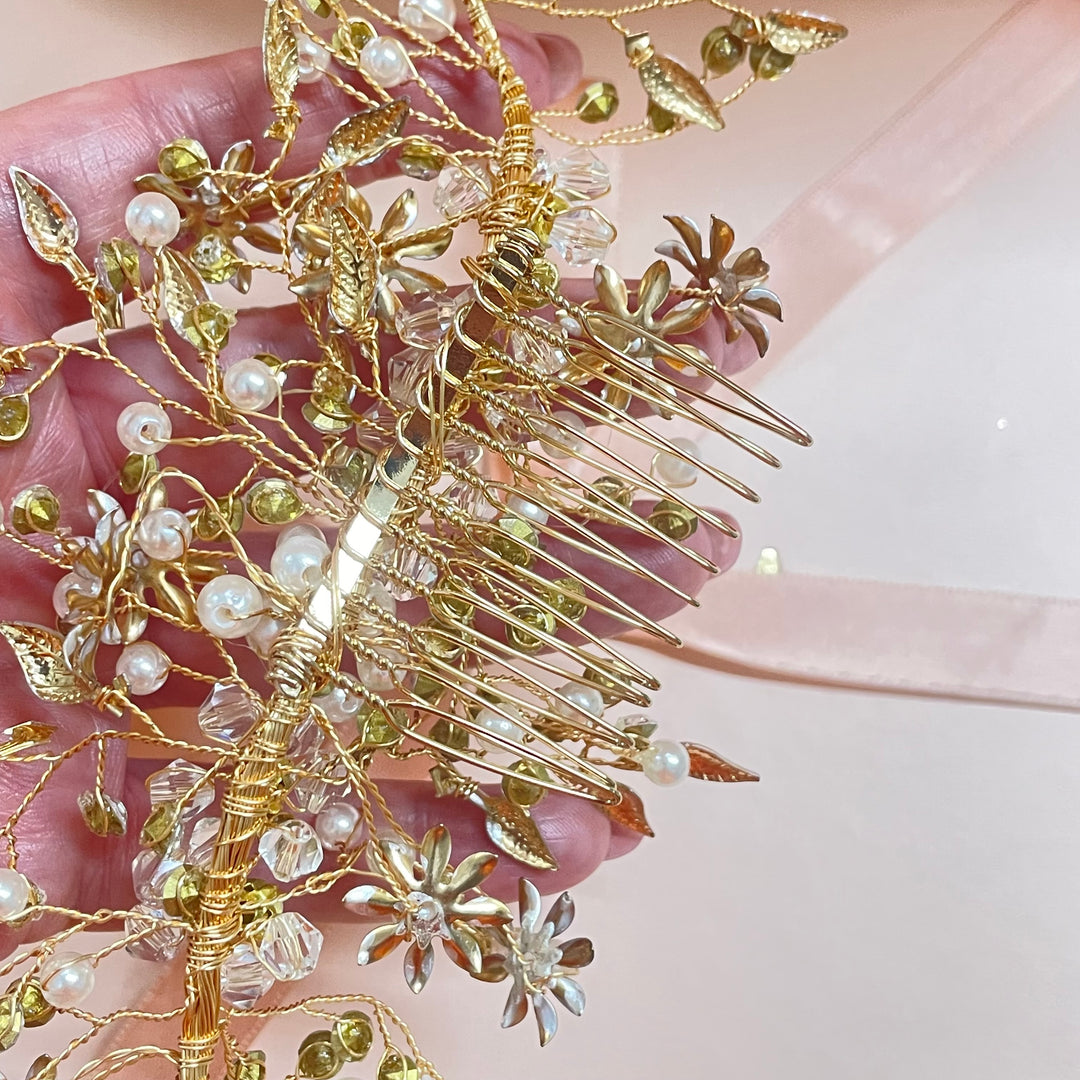 Statement daisies and pearls Hair Comb