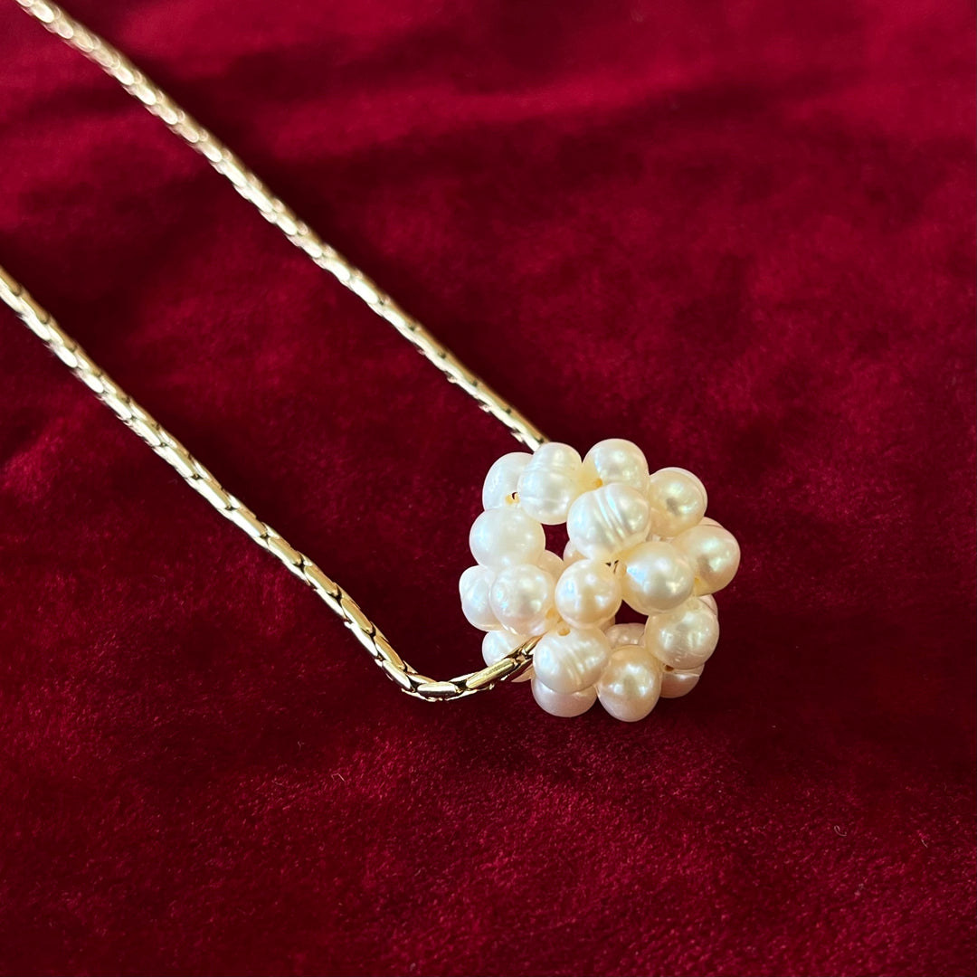 Pearls ball necklace