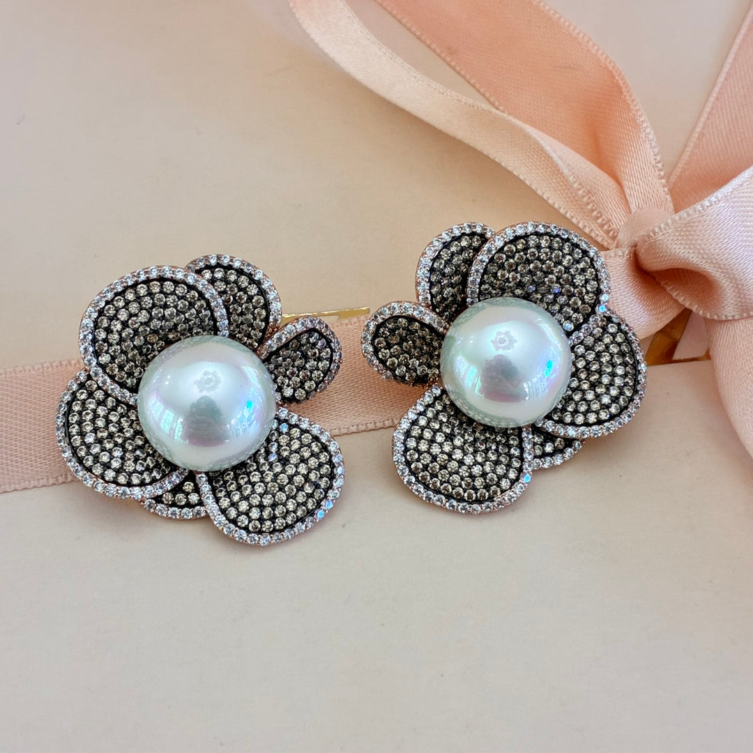 Pearl flower black zircone rose gold plated studs