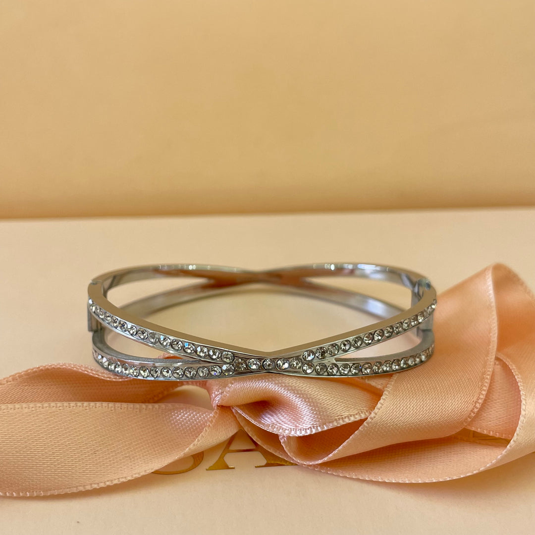 Elegant bangle