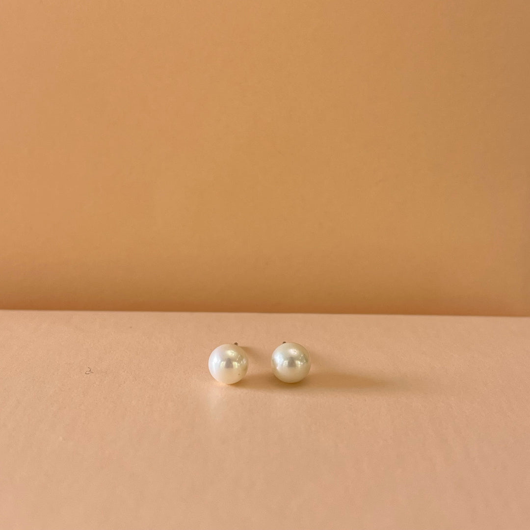 Pearls studs