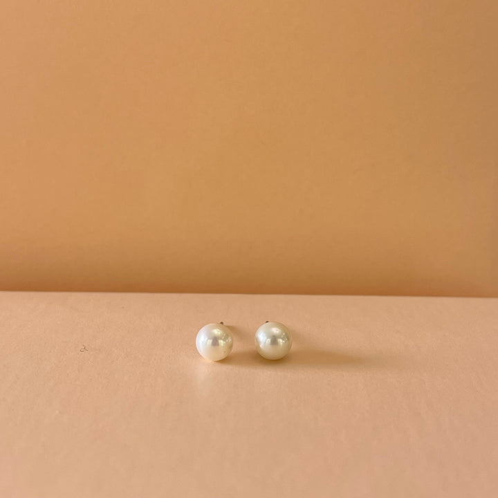 Pearls studs