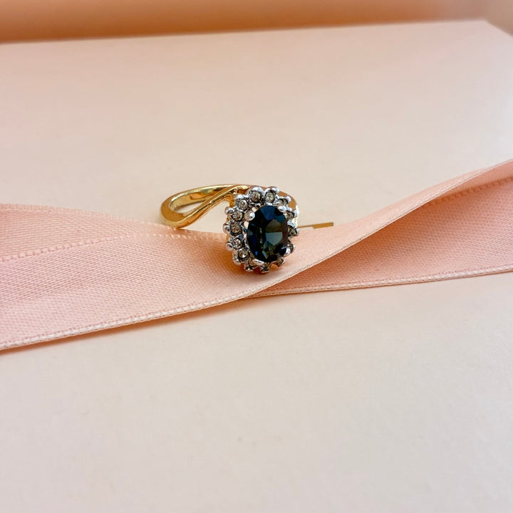 Oval navy blue zircone gold plated ring