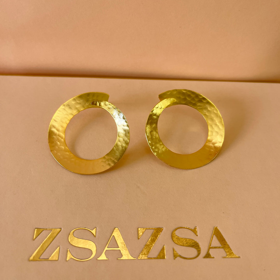 Gold earrings studs