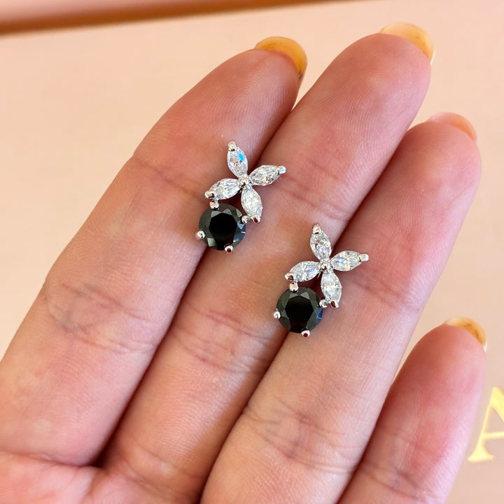 Black dainty flower pendant set
