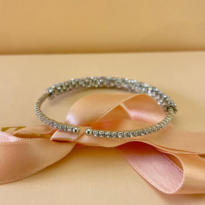 Elegant bangle