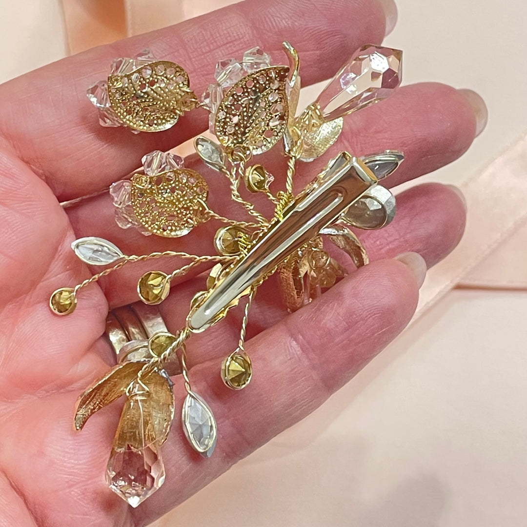 Dainty tulip crystals clip