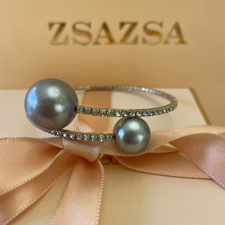 Grey pearls bangle
