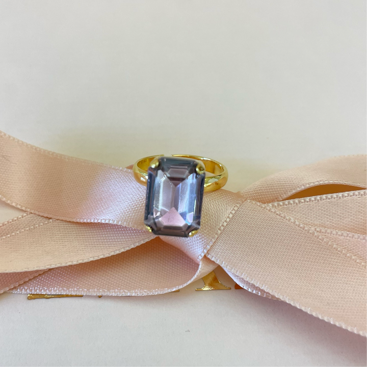 Mauve rectangular preciosa crystals set