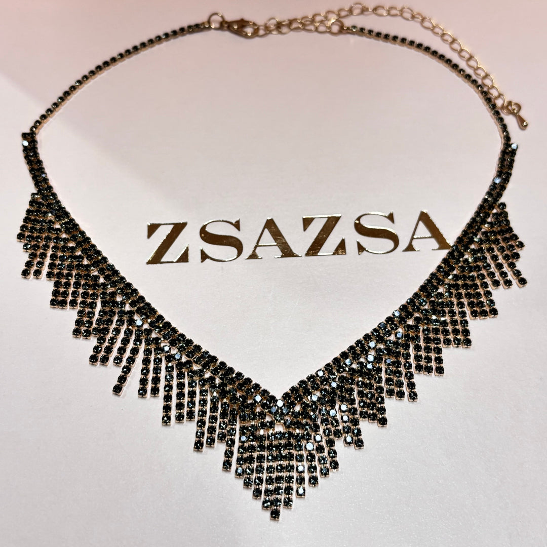 Elegant dark grey necklace