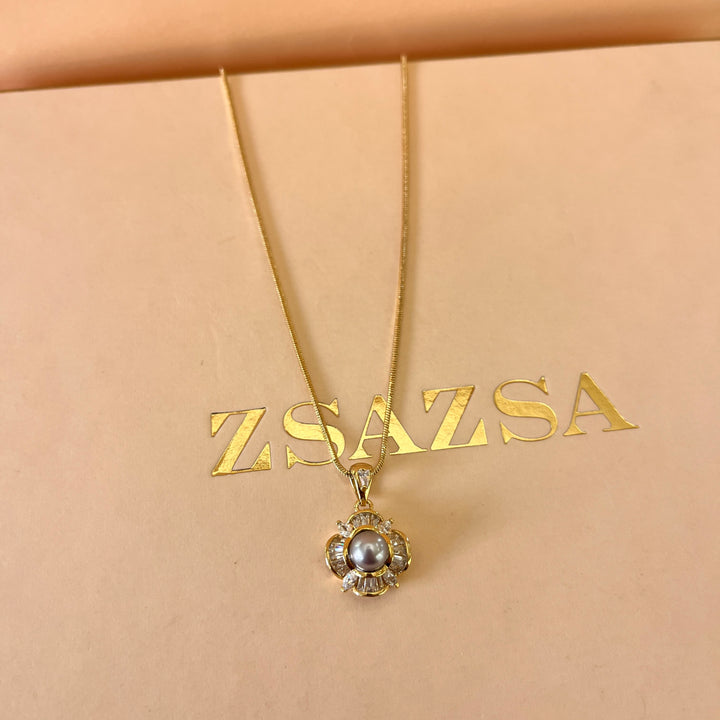 Grey pearls and baguette zircone set