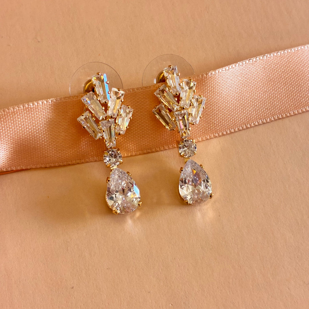 Baguette and teardrop zircone gold plated earrings