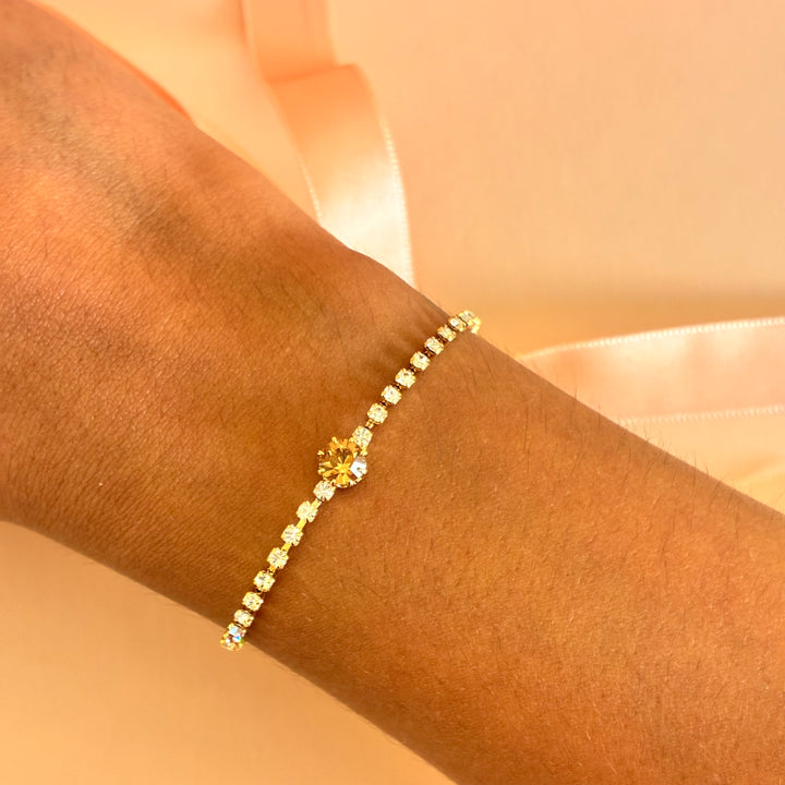 Dainty bracelet with bronze stone in the middle