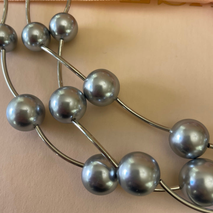 Grey pearls set