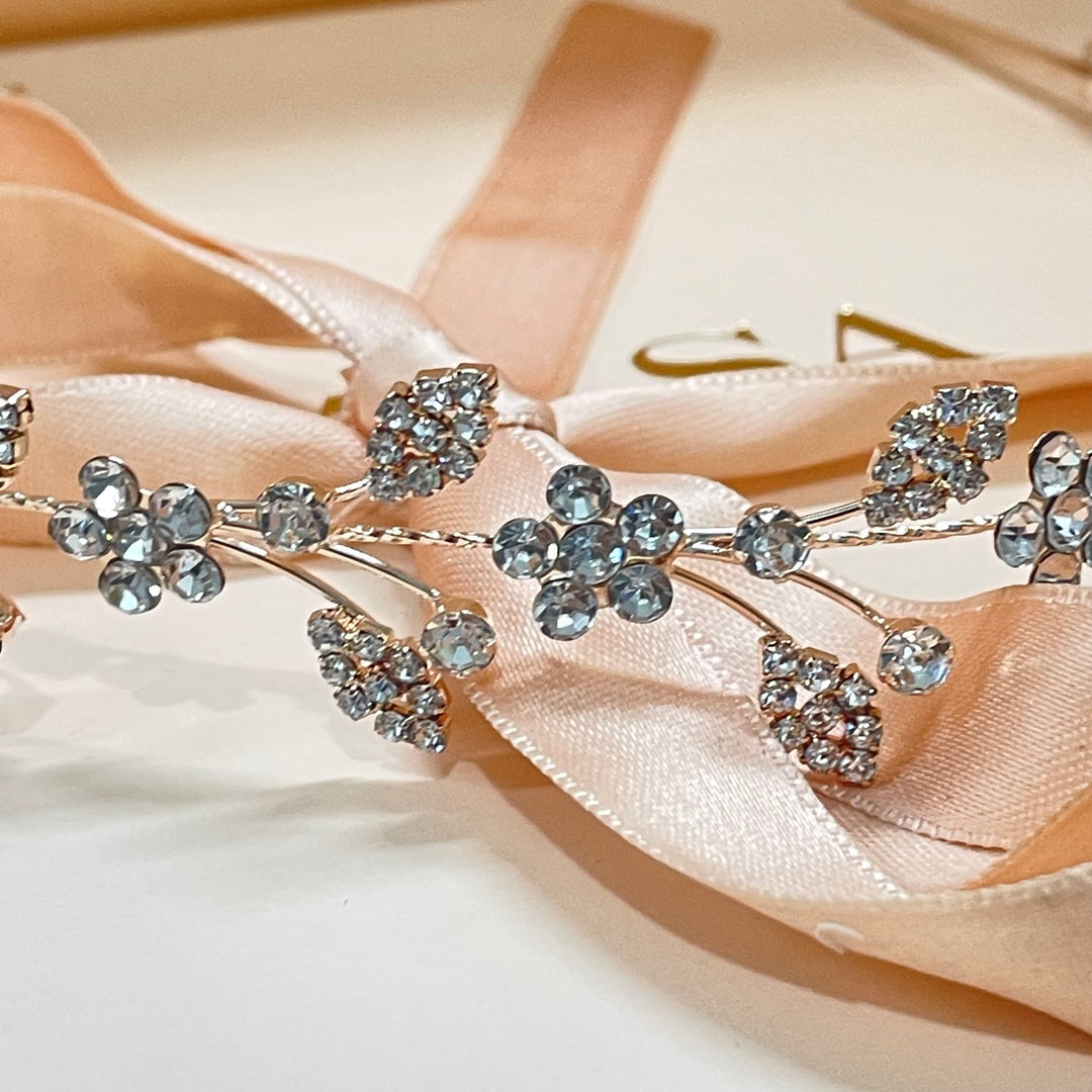 Very delicate flowers headpiece