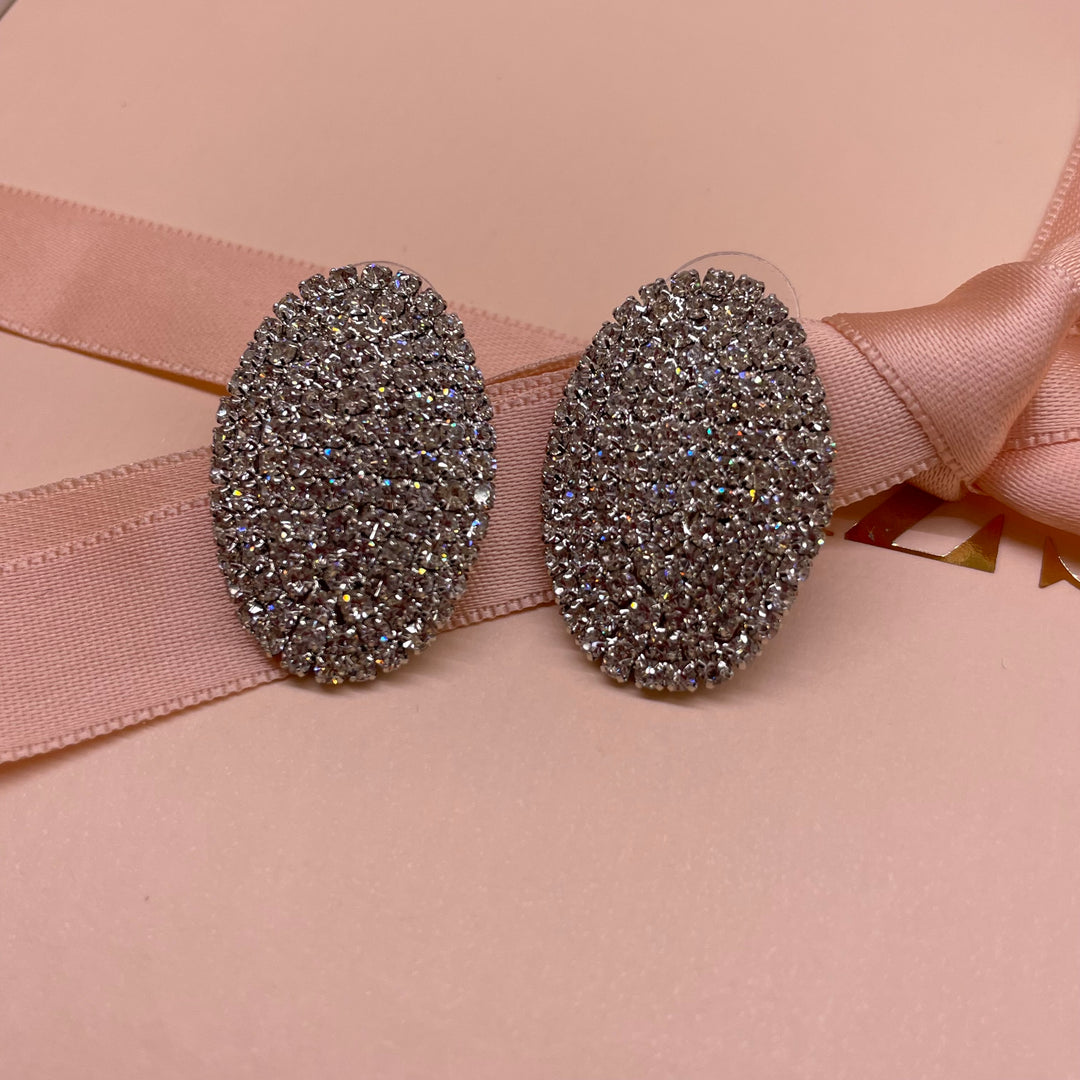 Studs earrings