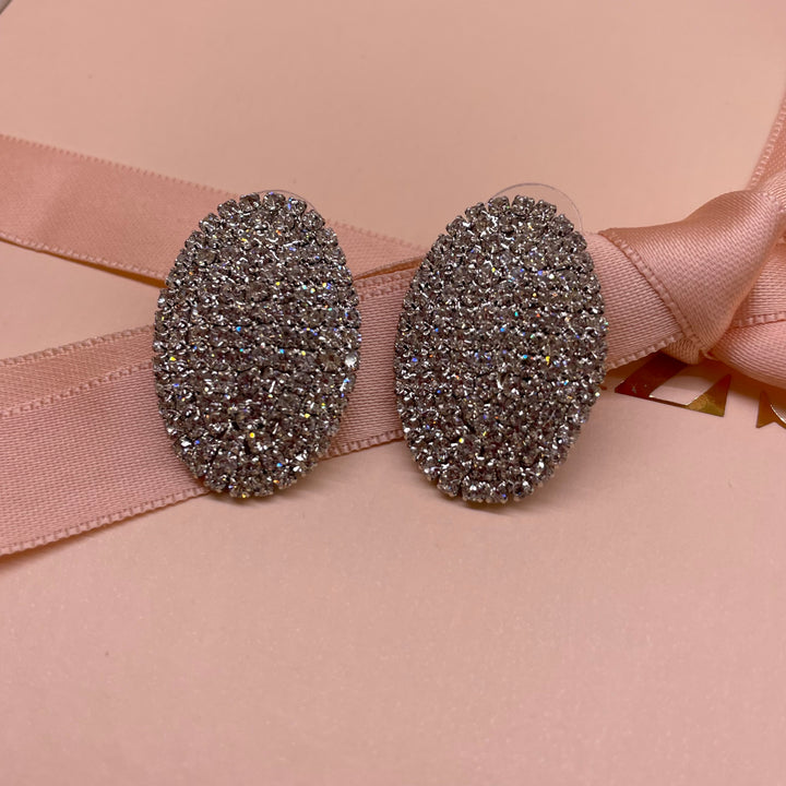 Studs earrings