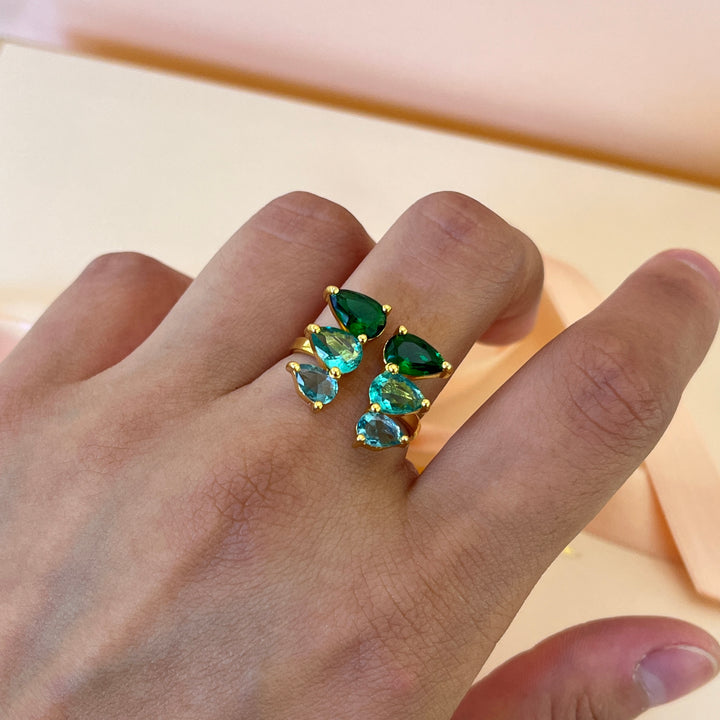 Multigreen zircone studs and ring