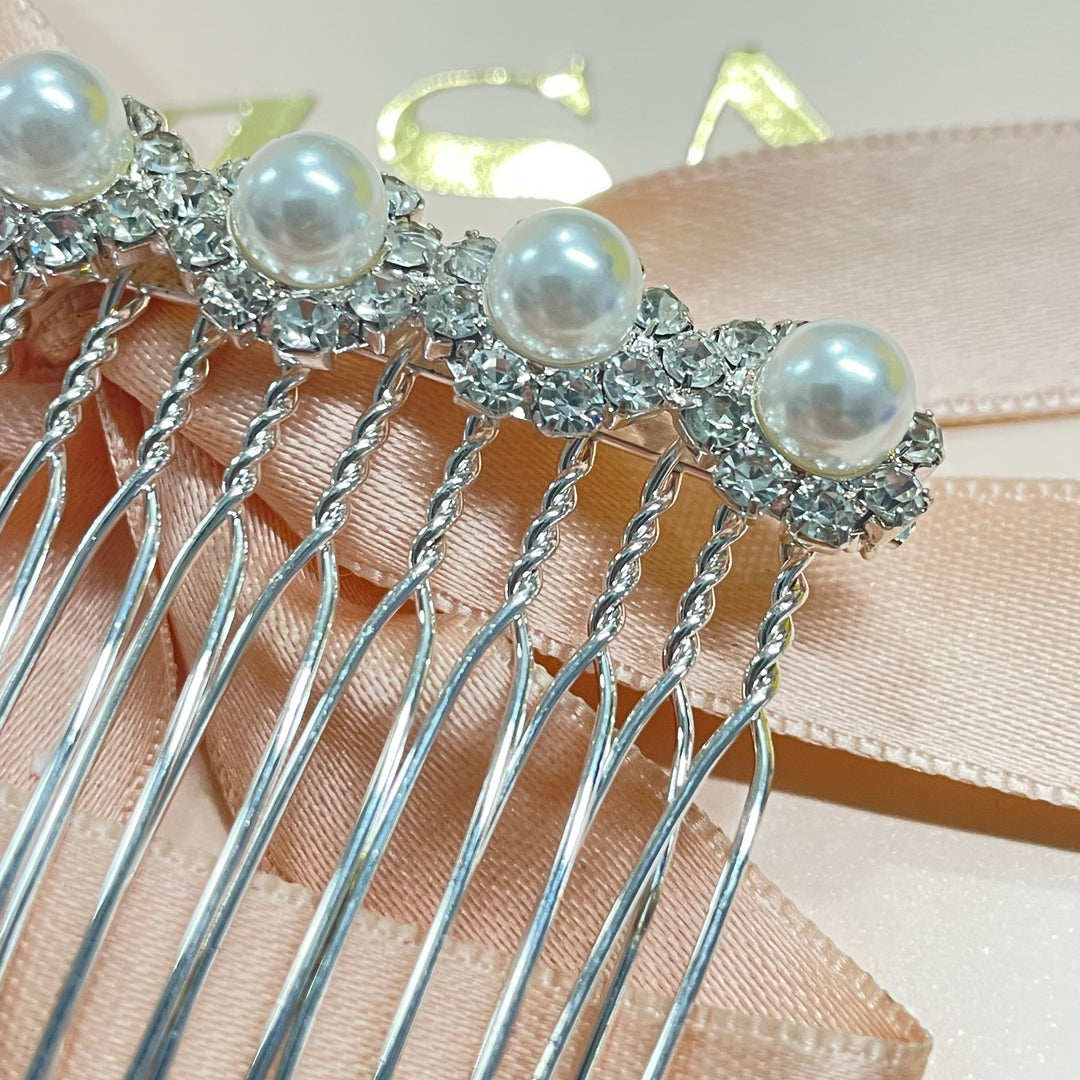 Simple pearls hair comb