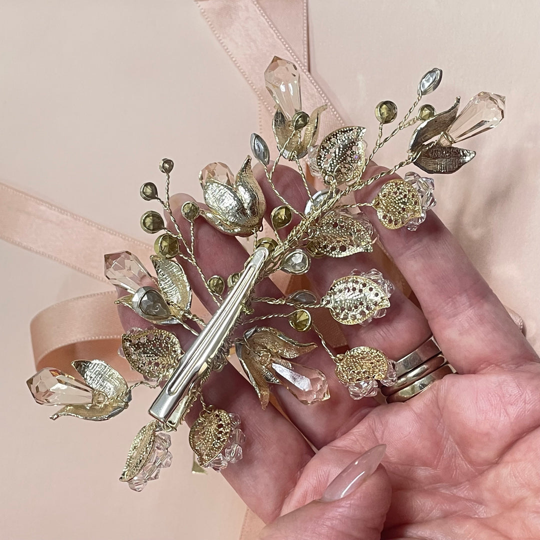 Tulip crystals hair clip