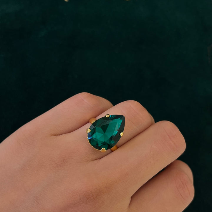 Dark green preciosa crystals set