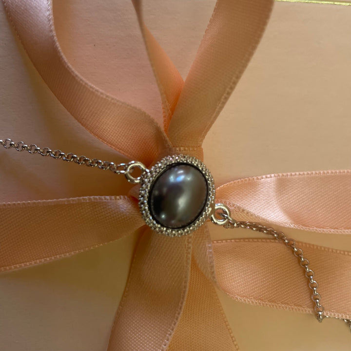 Grey pearls bracelet