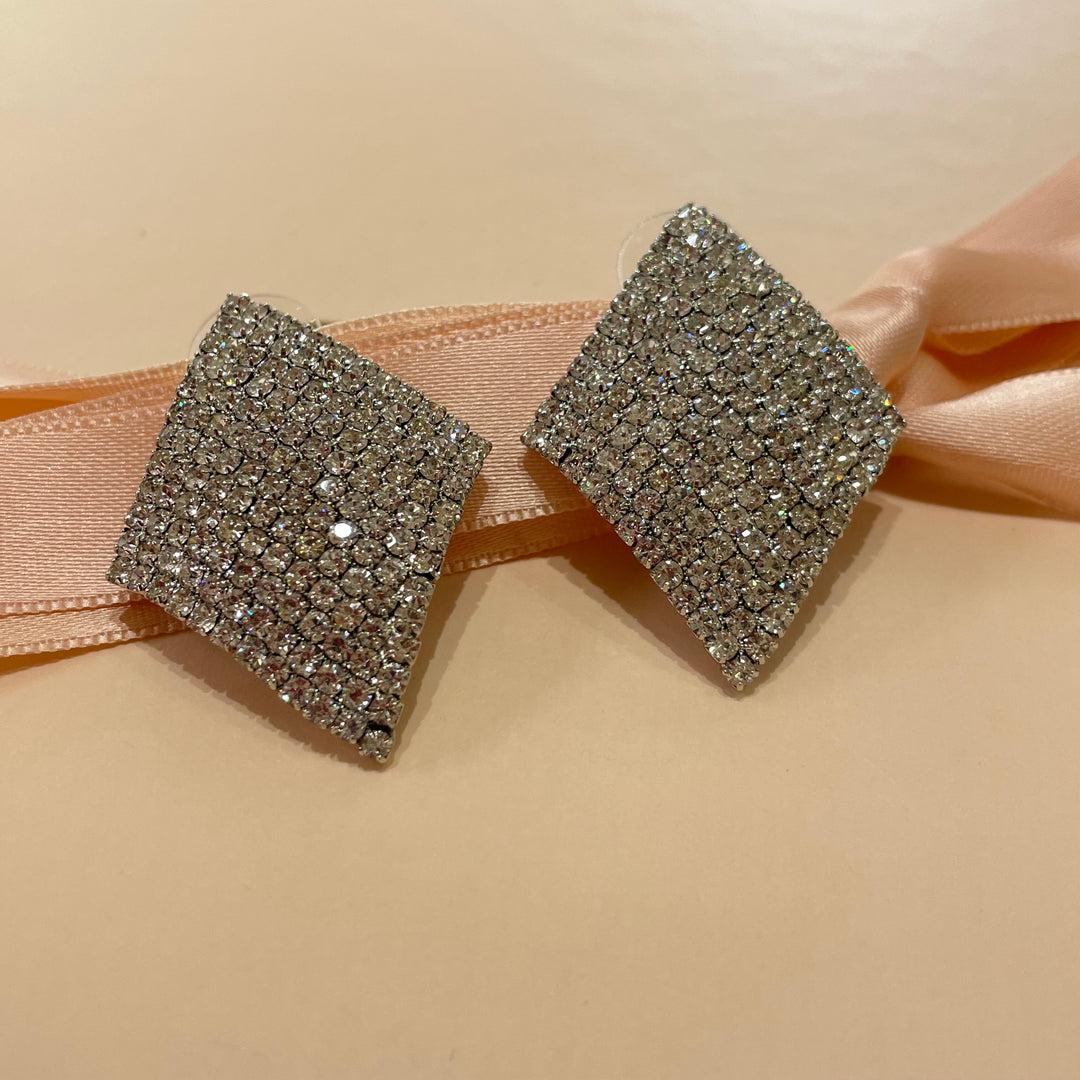 Studs earrings