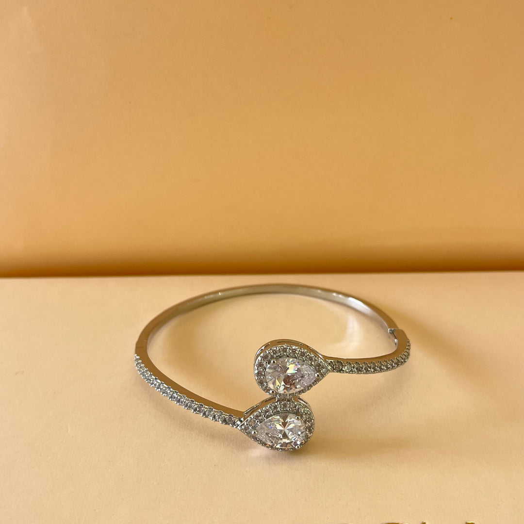 Silver zircone teardrop bangle