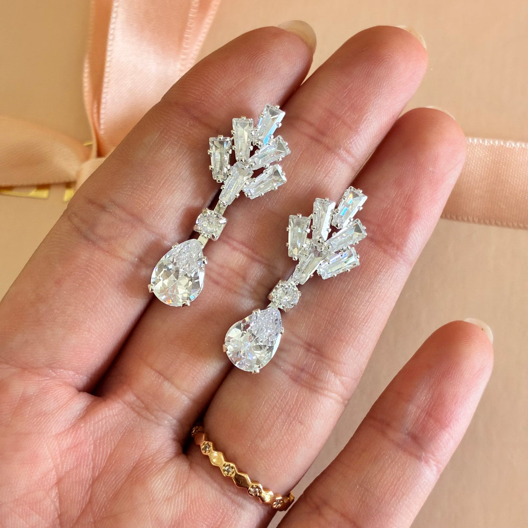 Baguette and teardrop zircone silver earrings
