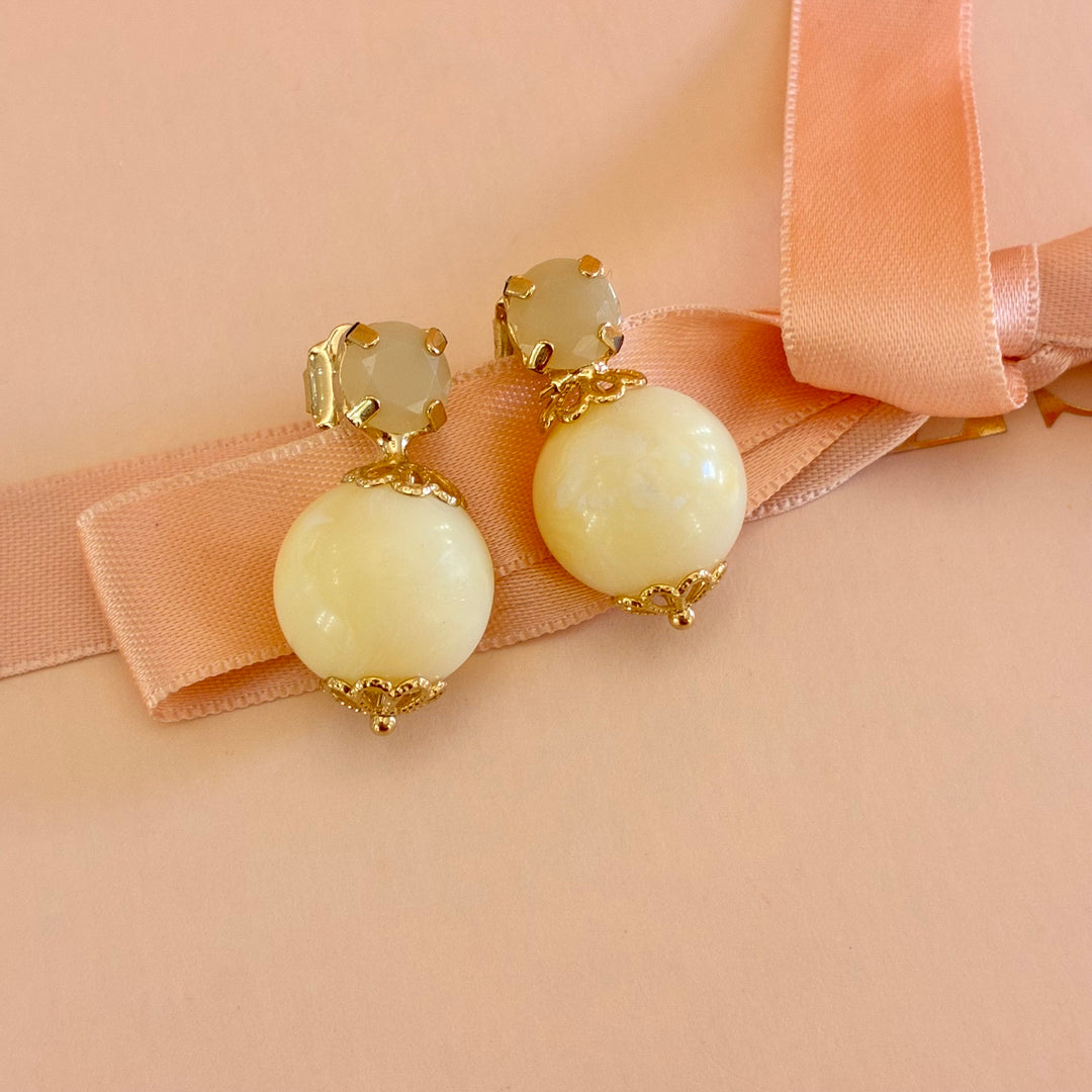 Cream resin and champagne Preciosa crystals studs