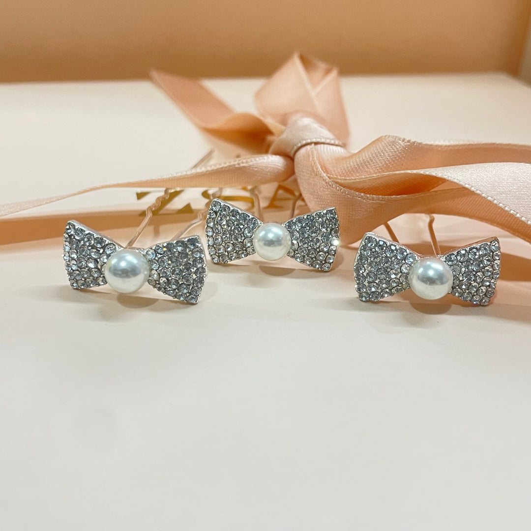 Small bow and pearl hair pin