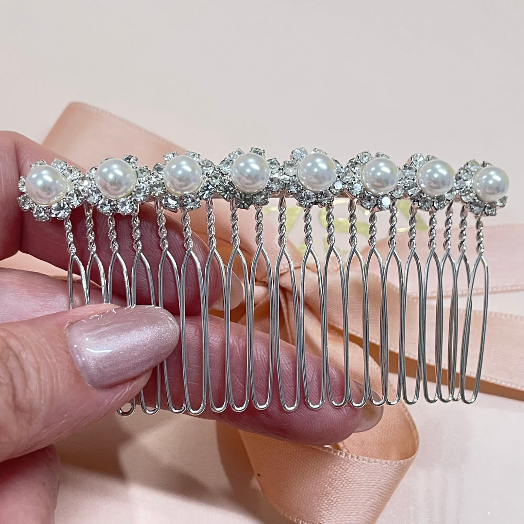 Simple pearls hair comb