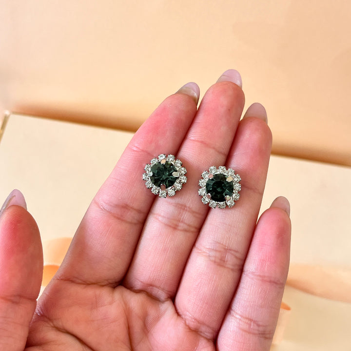 Grey flower preciosa crystals set