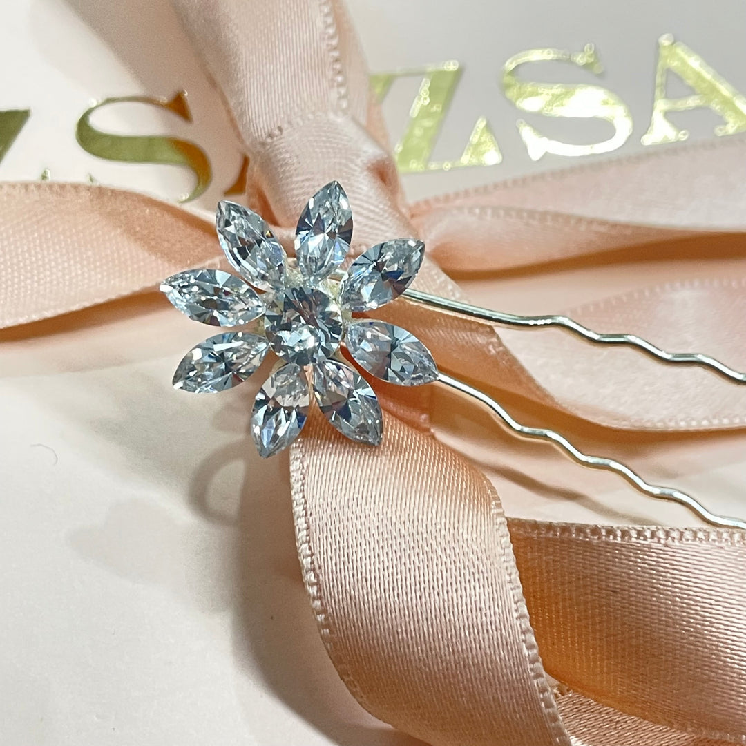 Daisy Swarovski pin