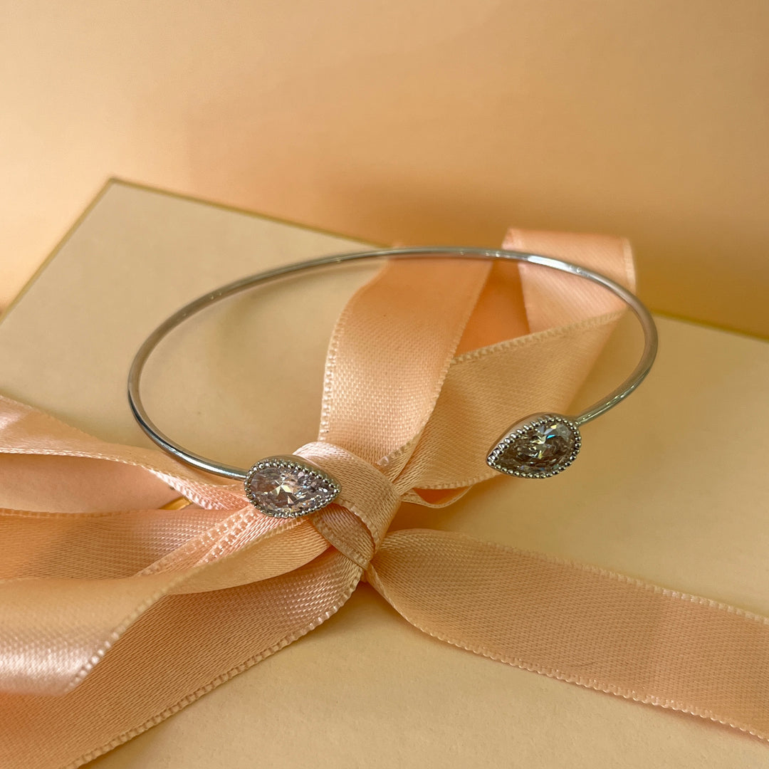 Open teardrop zircone bangle