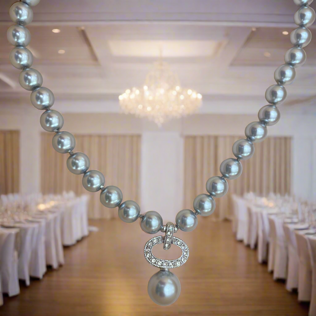 Knotted grey pearls set