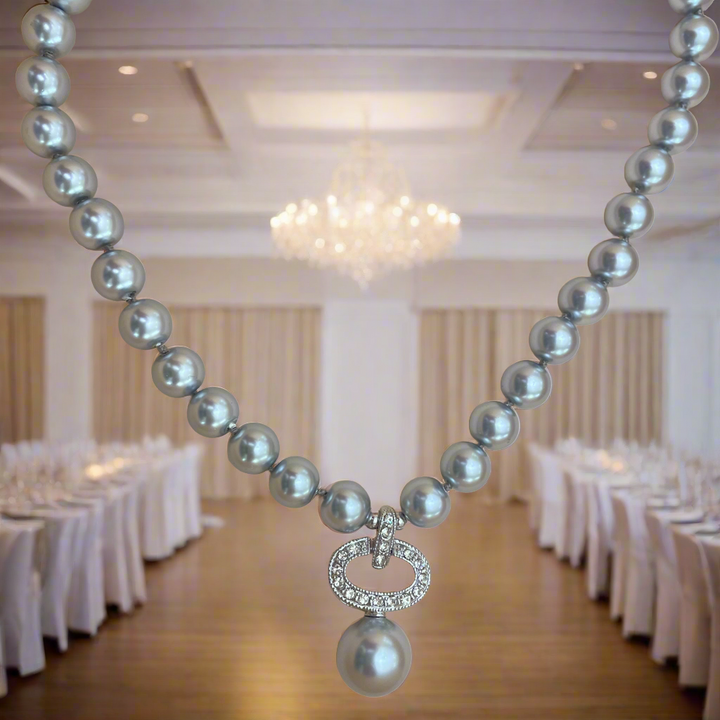 Knotted grey pearls set