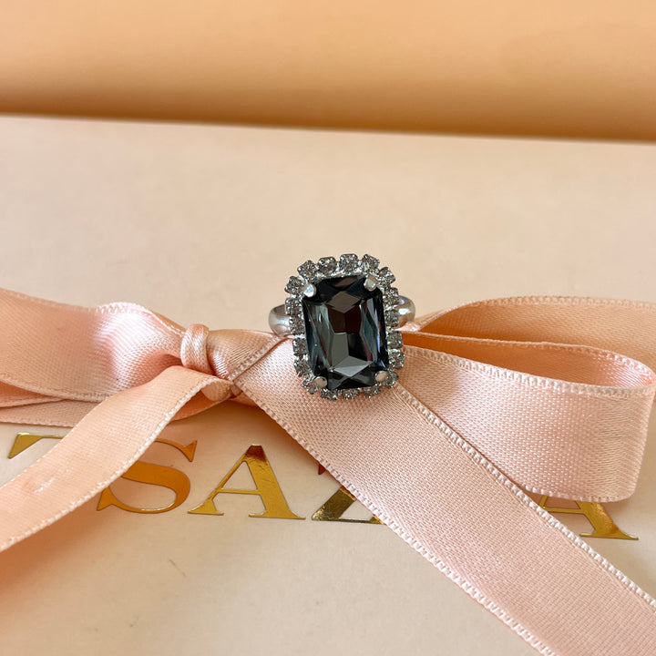 Grey rectangular Preciosa crystals set