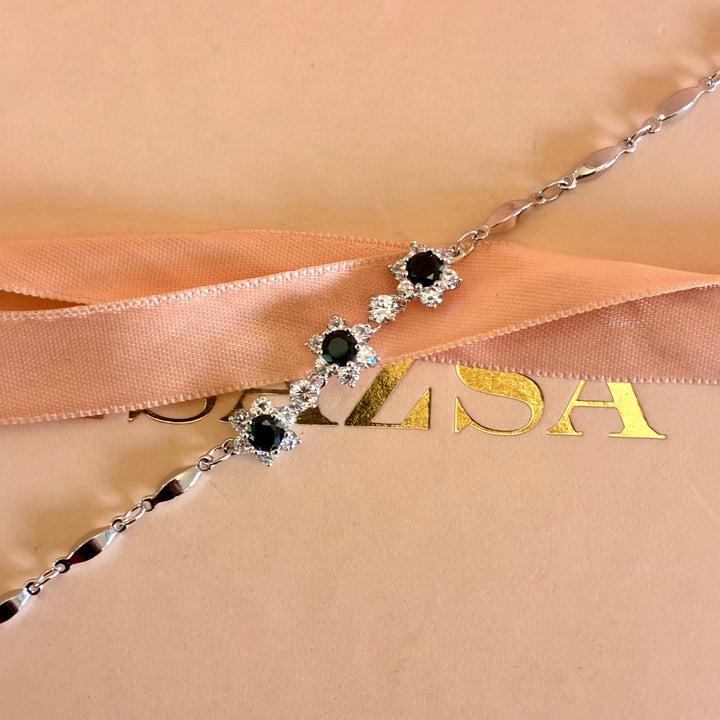 Black dainty 3 flowers zircone bracelet