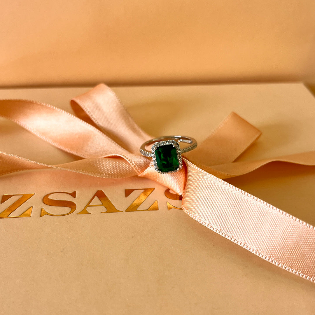 Dark green rectangular zircone ring