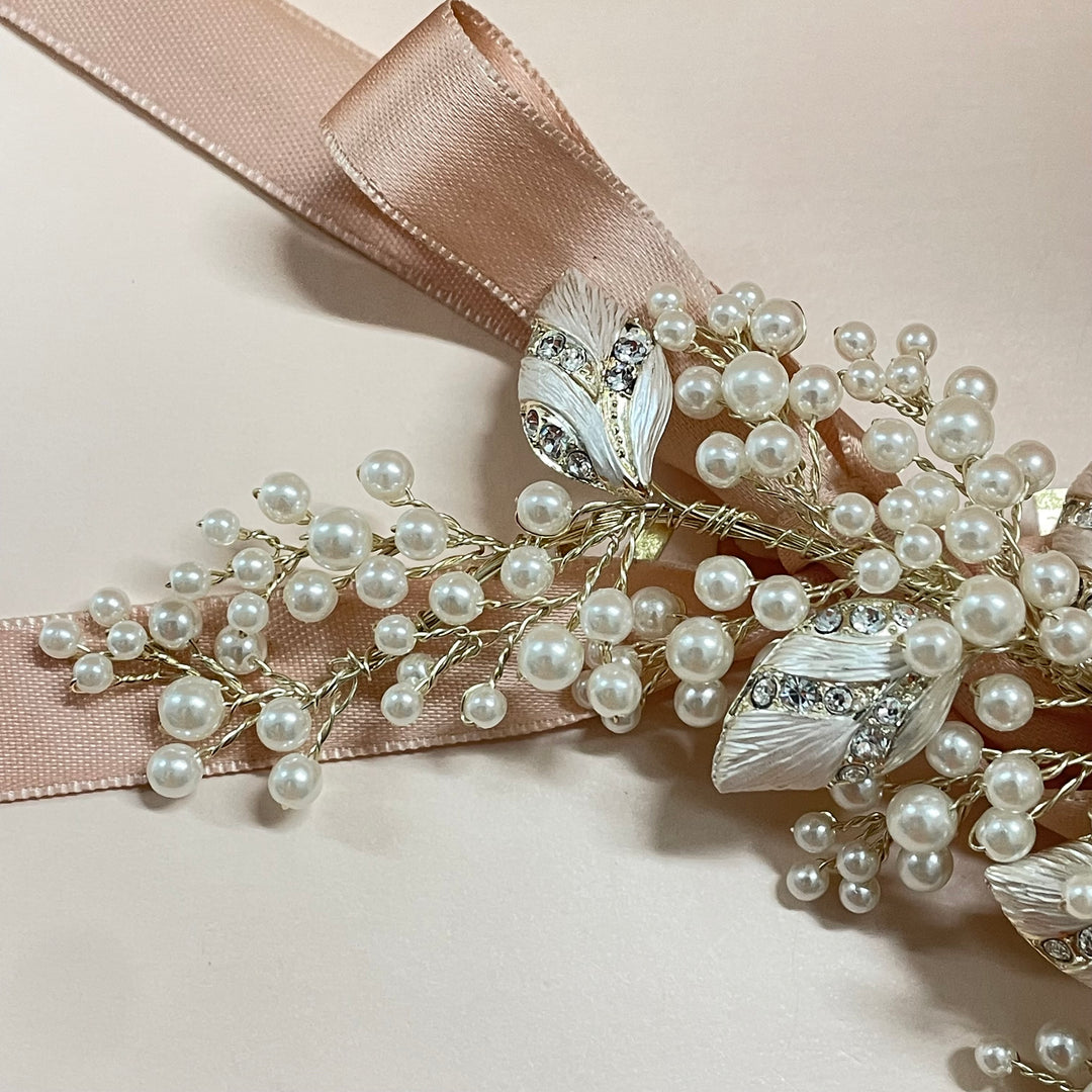 Exquisite pearl and leaf hair clip