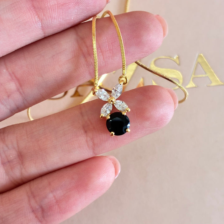 Flower and black round zircone pendant